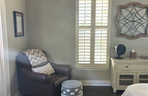 Sulphur Springs House | Cozy Historic Carriage apt. Steps from dining /boutiques/entertainment!