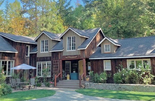 Wolf Creek Apartment | Cozy Historic Cabin Near Hiking