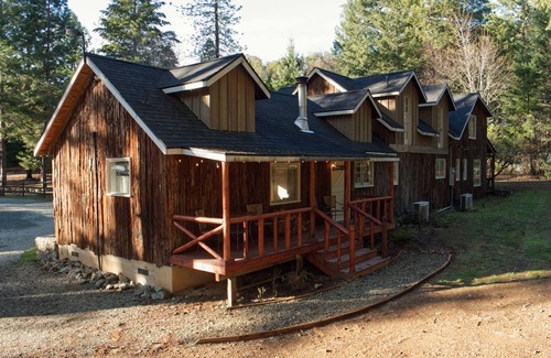 Wolf Creek Apartment | Cozy Historic Cabin Near Hiking