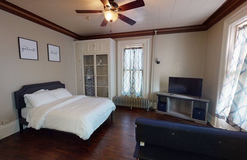 Bay City Apartment | Cozy "Historic Charm" #5, Great Location!