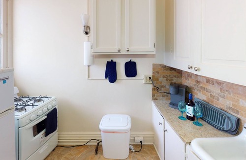 Bay City Apartment | Cozy "Historic Charm" #5, Great Location!