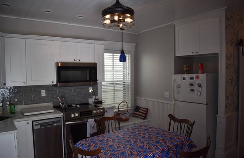 Bristol Apartment | Cozy, historic home, 1 BR located 2 blocks from downtown Bristol RI