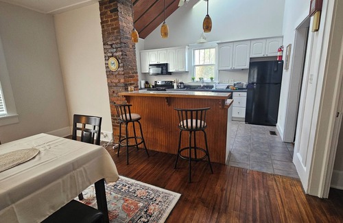 Columbia House | Cozy Historic Home just 2 miles from USC, downtown and 6 miles from Ft. Jackson