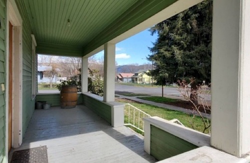 Kamiah House | Cozy Historic Home