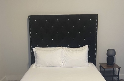 Historic Garderns House | Cozy historic home downtown San Antonio @ Alamodome ~Family and pet friendly