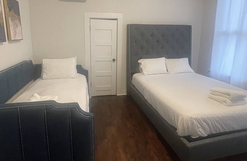 Historic Garderns House | Cozy historic home downtown San Antonio @ Alamodome ~Family and pet friendly