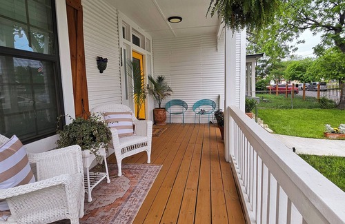 Prospect Hill House | Cozy Historic Victorian close to riverwalk.