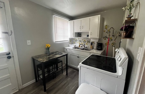 Valdosta Apartment | Cozy Historic1-bedroom apartment with full amenities!
