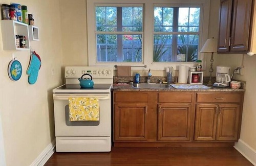 Polk City Cottage | Cozy Historical Cottage