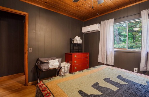 Rockbridge Cabin | Cozy, Hocking Hills Cabin in the woods with a hot tub!