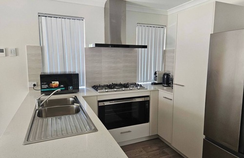 Baldivis House | Cozy Holiday and Business Home