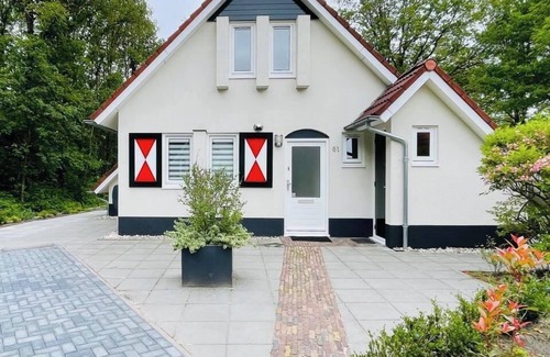 Noordwolde House | Cozy holiday bungalow with a box bed for the children