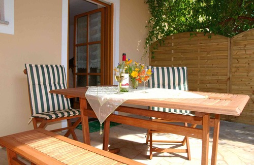 Nordheim a. Main Apartment | Cozy holiday home (30 sqm) with a terrace surrounded by vineyards