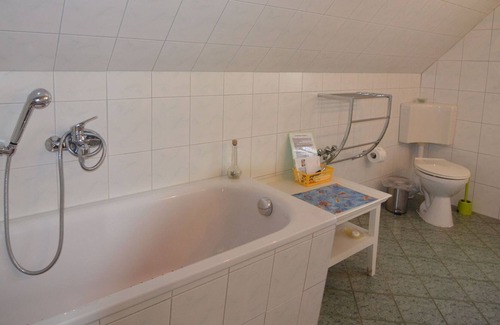 Oberhavel House | Cozy Holiday Home in Kappe with Balcony