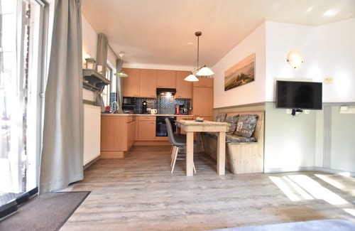 Reutum House | Cozy Holiday Home in Reutum with Jacuzzi