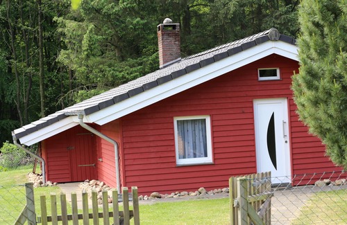 Falkenburg House | Cozy holiday home with a large fenced plot and free WiFi