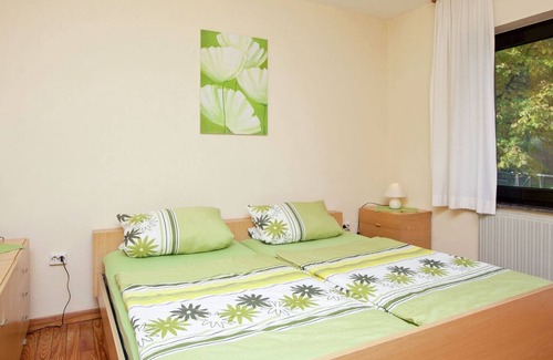 Wallenborn House | Cozy Holiday Home in Wallenborn with Garden