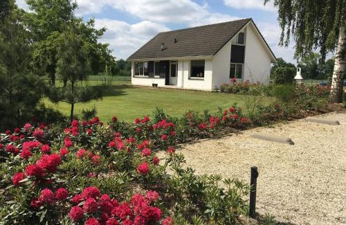 Nistelrode House | Cozy Holiday Home in Nistelrode with Garden