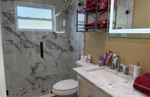 Thonotosassa House | Cozy holiday Home near all things Tampa Bay!