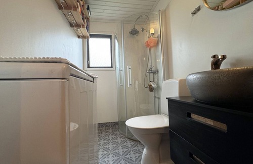 Kungalv Municipality House | Cozy holiday home near the sea in Kärna | SE09045