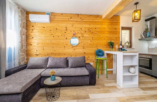 Municipality of Omisalj House | Cozy holiday home SEAFRONT II