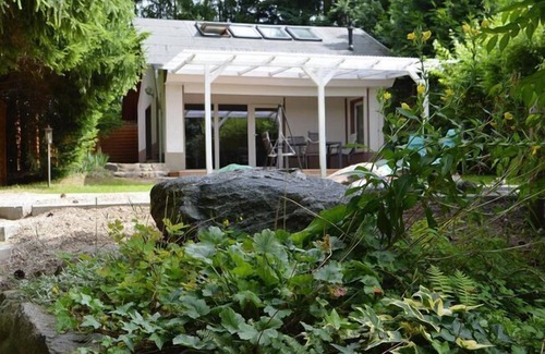 Parchim House | Cozy holiday home with terrace and beautiful garden in Parchim