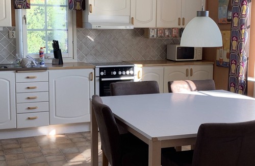 Molnbo Ski Chalet | Cozy holiday home with lake view on a horse farm near Stockholm