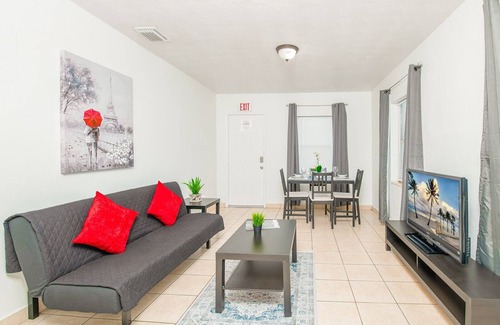 North Central Hollywood Apartment | Cozy Hollywood Apartment with AC/Wifi/Parking in the Heart of the City!