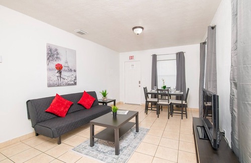 North Central Hollywood Apartment | Cozy Hollywood Apartment with AC/Wifi/Parking in the Heart of the City!