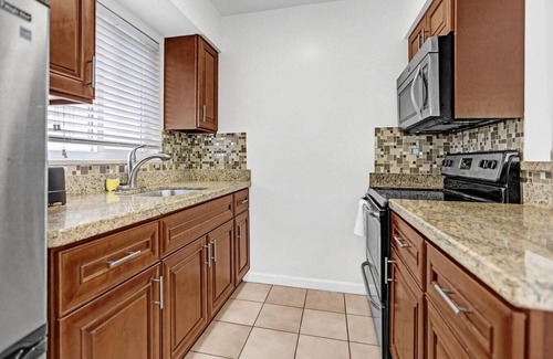 North Beach Apartment | Cozy Hollywood Beach Home | Ocean Walk and Pool