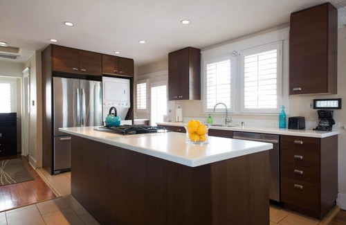 Wilshire House | Cozy Hollywood House ★ Central Los Angeles Location ★ 2 Car Parking