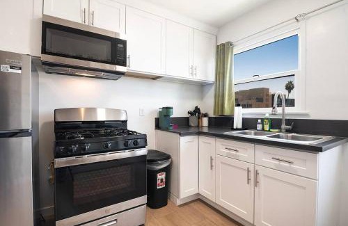 The Flats Apartment | Cozy Hollywood Studio Updated and Central Location