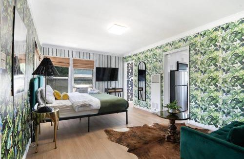 The Flats Apartment | Cozy Hollywood Studio Updated and Central Location