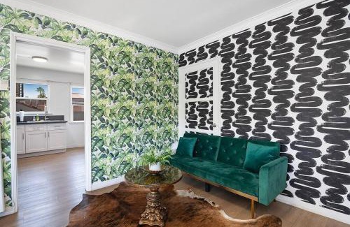 The Flats Apartment | Cozy Hollywood Studio Updated and Central Location