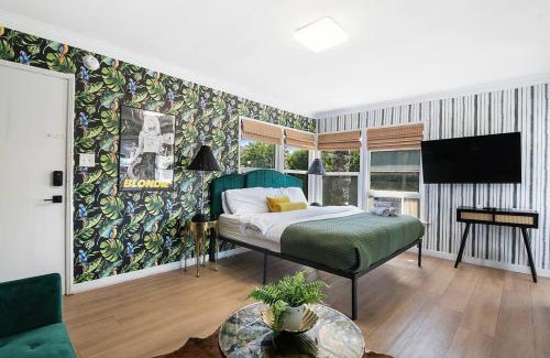 The Flats Apartment | Cozy Hollywood Studio Updated and Central Location