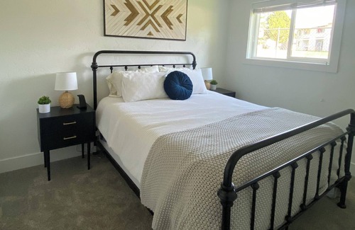 Missoula House | Cozy home - 10 min to downtown and the university!