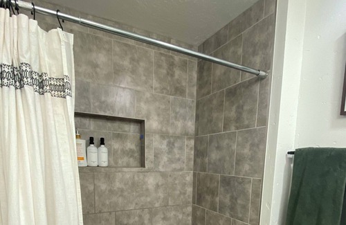 Missoula House | Cozy home - 10 min to downtown and the university!
