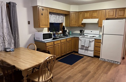 Mendon House | Cozy home 13 minutes from Killington- child & dog friendly