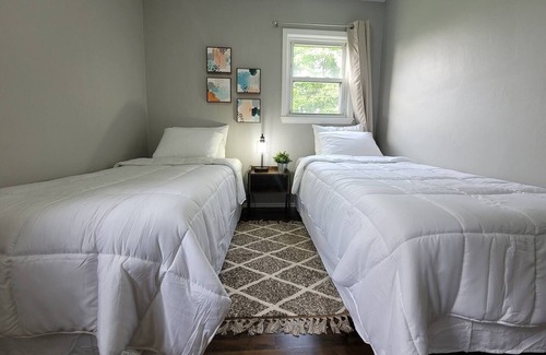 Lincoln Park House | Cozy home 15 minutes from DTW and Downtown Detroit