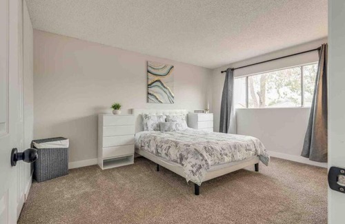 North Las Vegas Apartment | Cozy home! 16 Min away from strip and fremont
