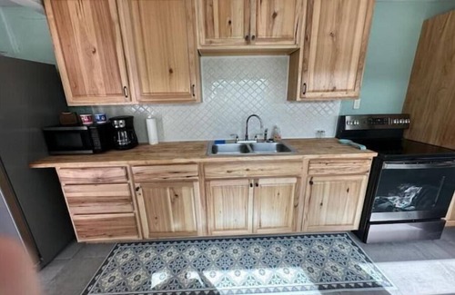 Port Orange House | cozy home 2mls from beach access 10 mls to racetrack TRAILER parking available!