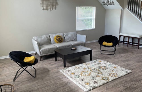 Winter Springs House | Cozy Home 4 bedroom 5 bed with Jet Tub.