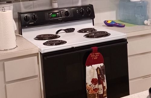 Mercedes House | Cozy home 45 minutes from SPI in gated community.