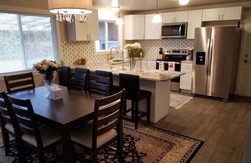 Puyallup House | Cozy Home 4BR 2.5Bath- Walking Distance to State Fair