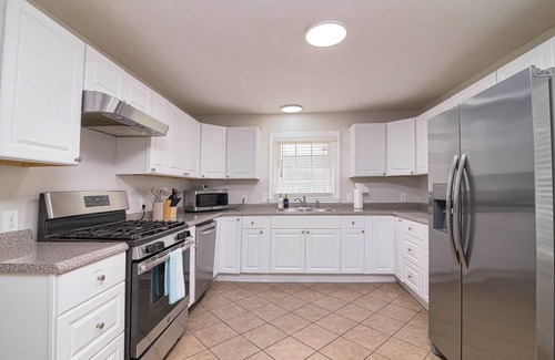 Charlotte House | Cozy Home ~7 min to airport&uptown+fire+grill🔥