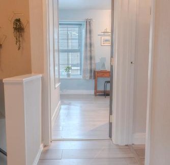 Londonderry Apartment | Cozy Home at Ebrington Square