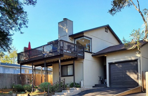Lodge Hill House | Cozy Home Away From Home Not Far From The Beach & Downtown Cambria Shopping