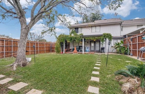 Rowlett House | Cozy Home away from Home