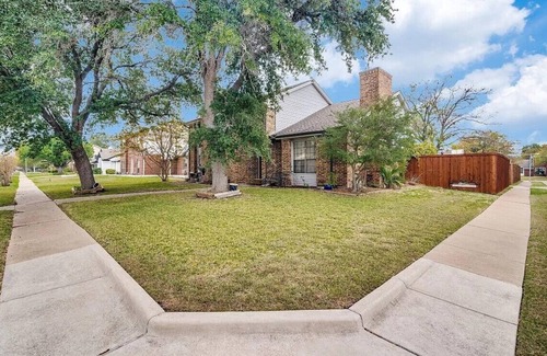Rowlett House | Cozy Home away from Home