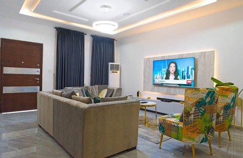 Lekki Phase 1 Apartment | Cozy home away from home